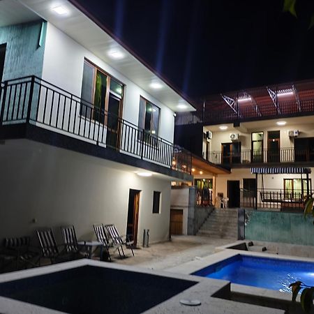 Apex Rest House Of 10 Rooms And Pool Γιερεβάν Εξωτερικό φωτογραφία