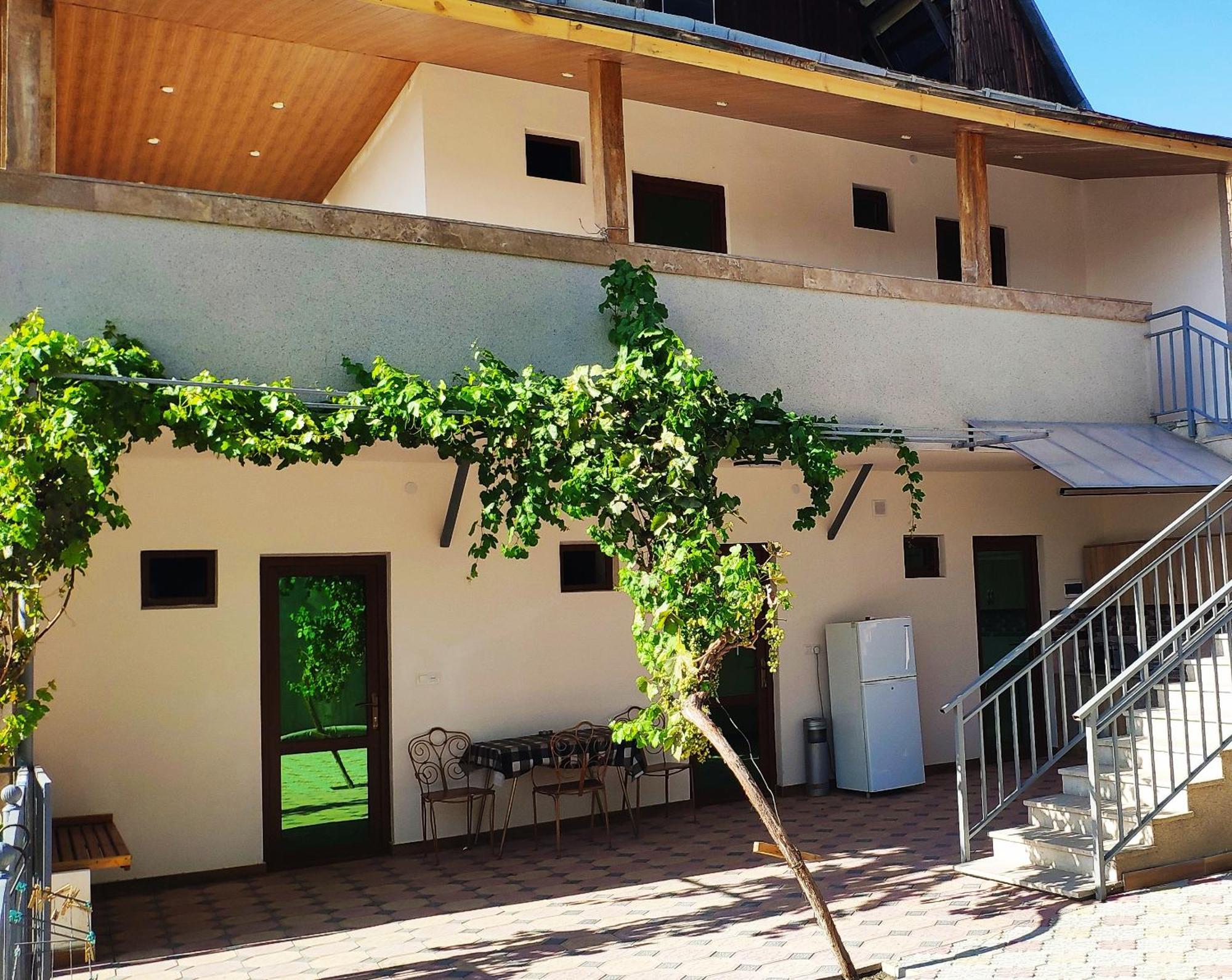 Apex Rest House Of 10 Rooms And Pool Γιερεβάν Εξωτερικό φωτογραφία