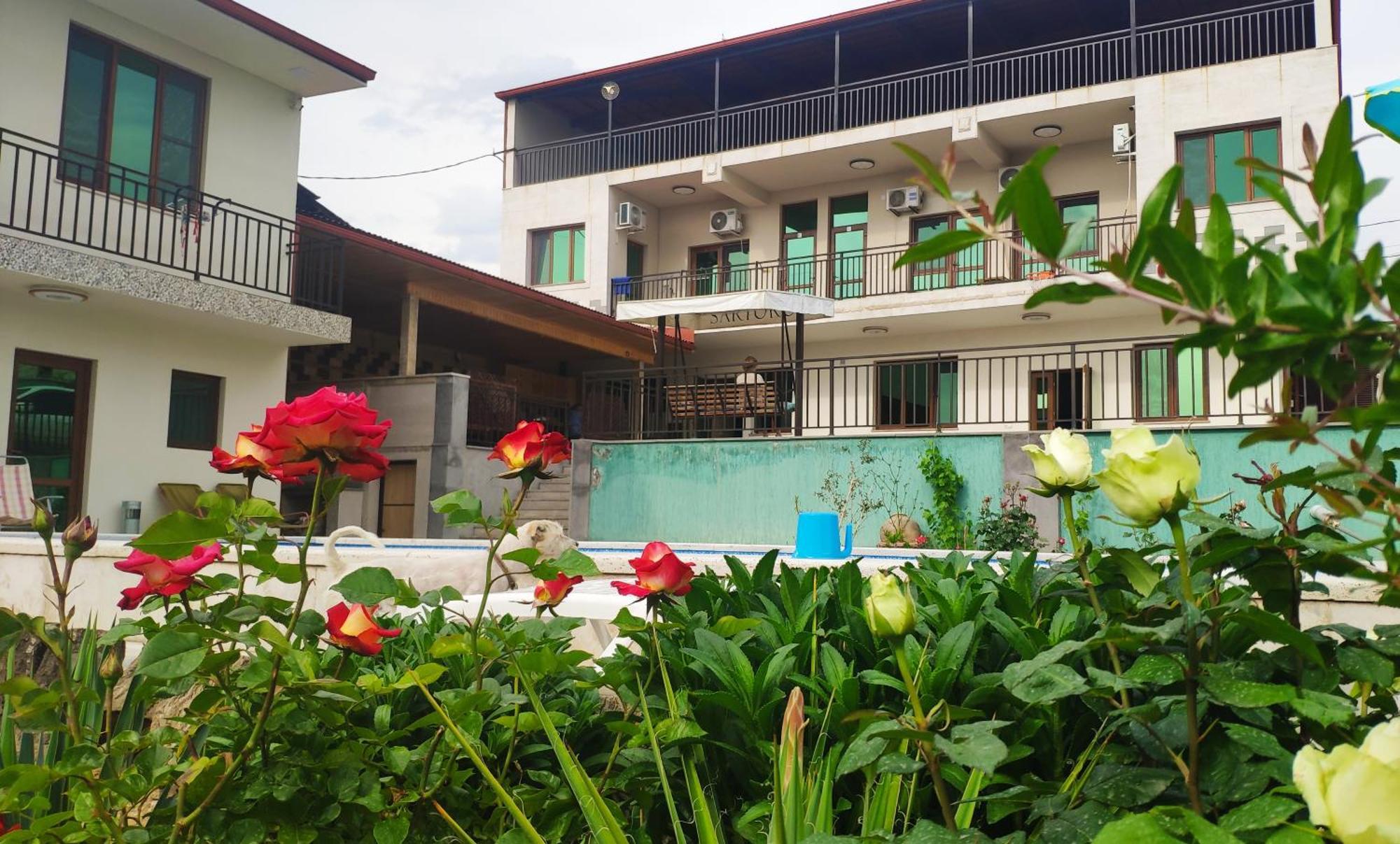 Apex Rest House Of 10 Rooms And Pool Γιερεβάν Εξωτερικό φωτογραφία