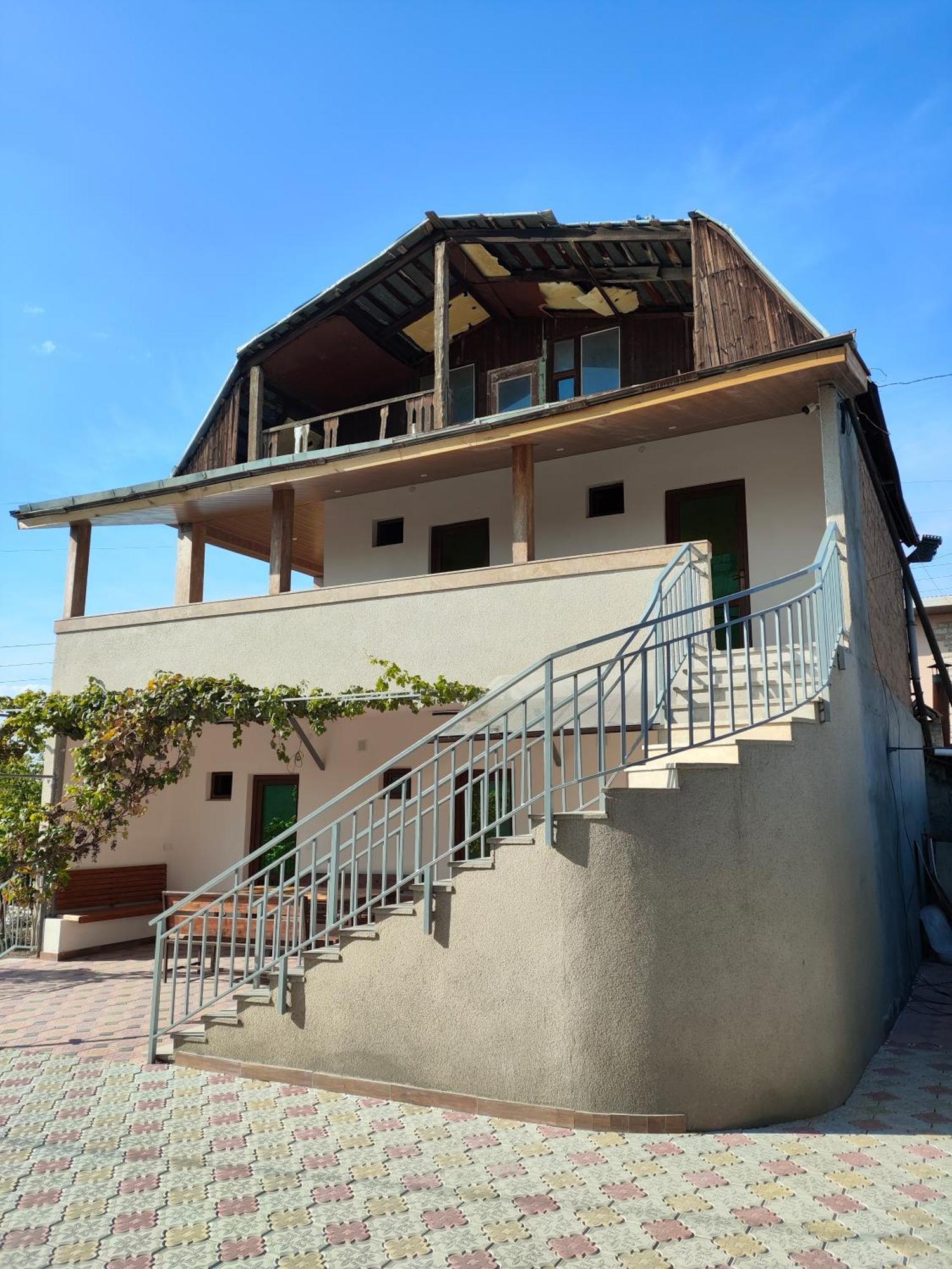 Apex Rest House Of 10 Rooms And Pool Γιερεβάν Εξωτερικό φωτογραφία