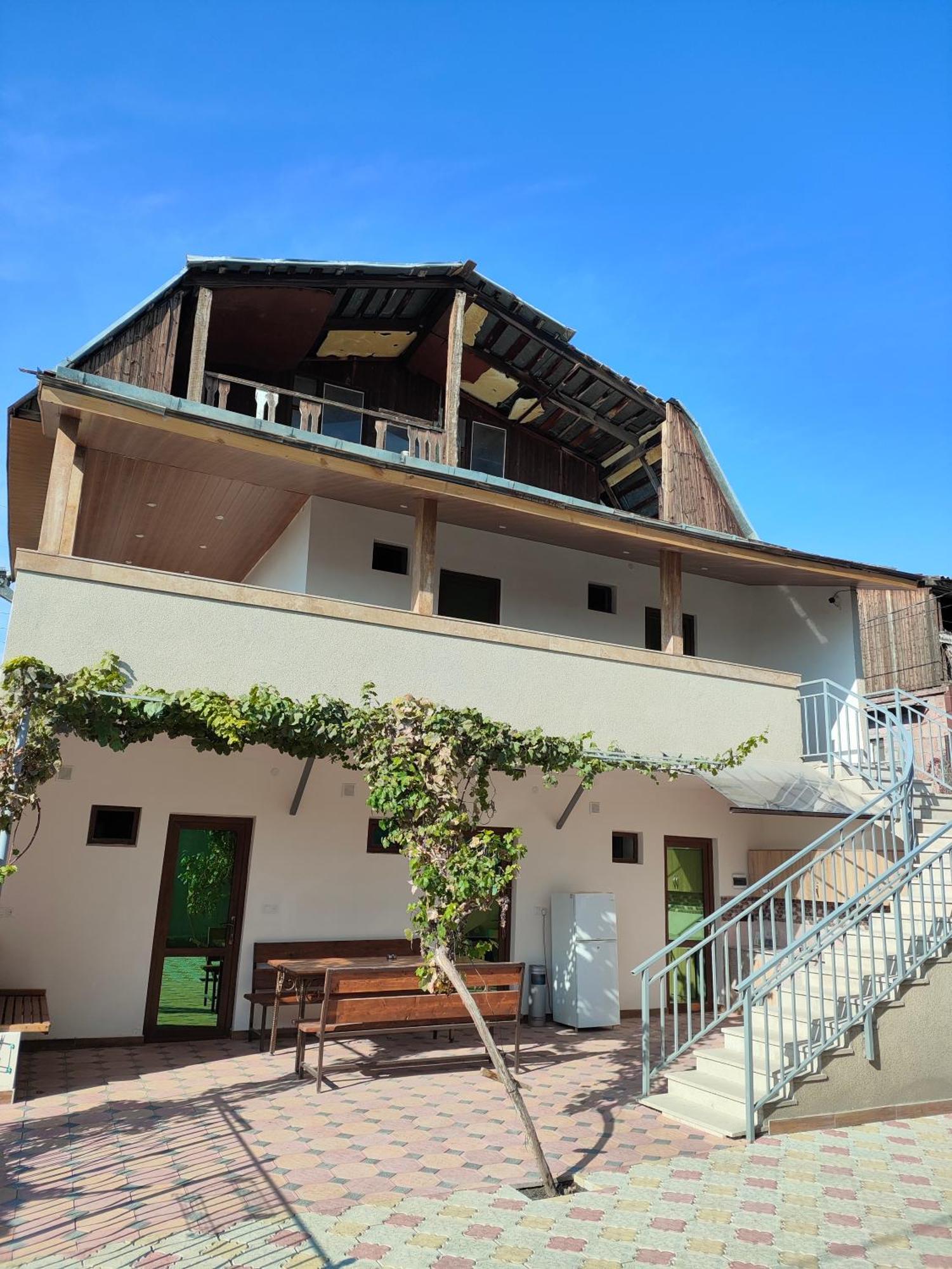 Apex Rest House Of 10 Rooms And Pool Γιερεβάν Εξωτερικό φωτογραφία