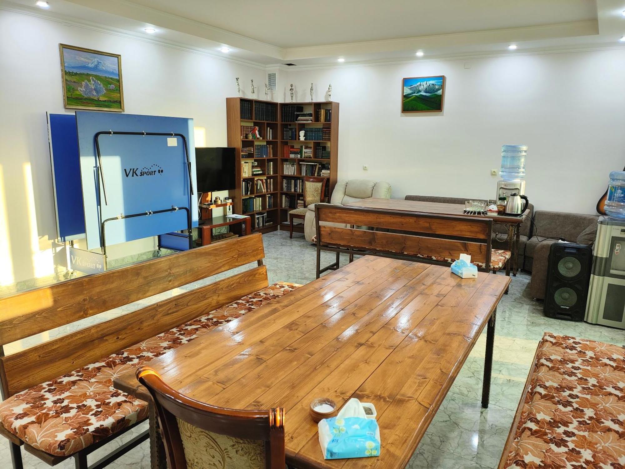 Apex Rest House Of 10 Rooms And Pool Γιερεβάν Εξωτερικό φωτογραφία