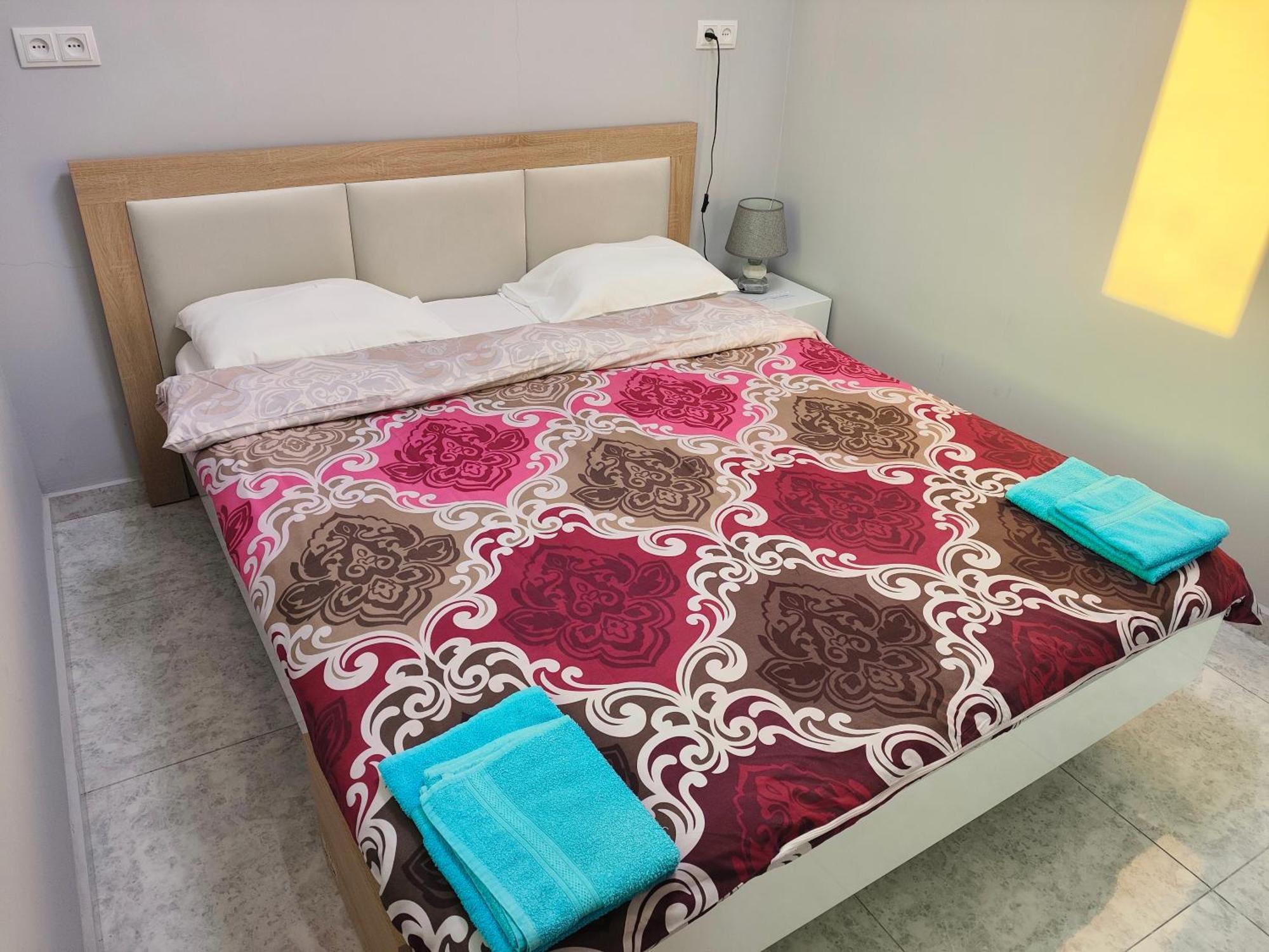 Apex Rest House Of 10 Rooms And Pool Γιερεβάν Εξωτερικό φωτογραφία