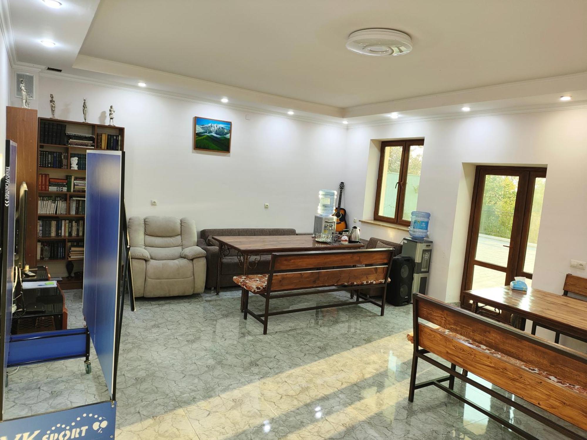 Apex Rest House Of 10 Rooms And Pool Γιερεβάν Εξωτερικό φωτογραφία