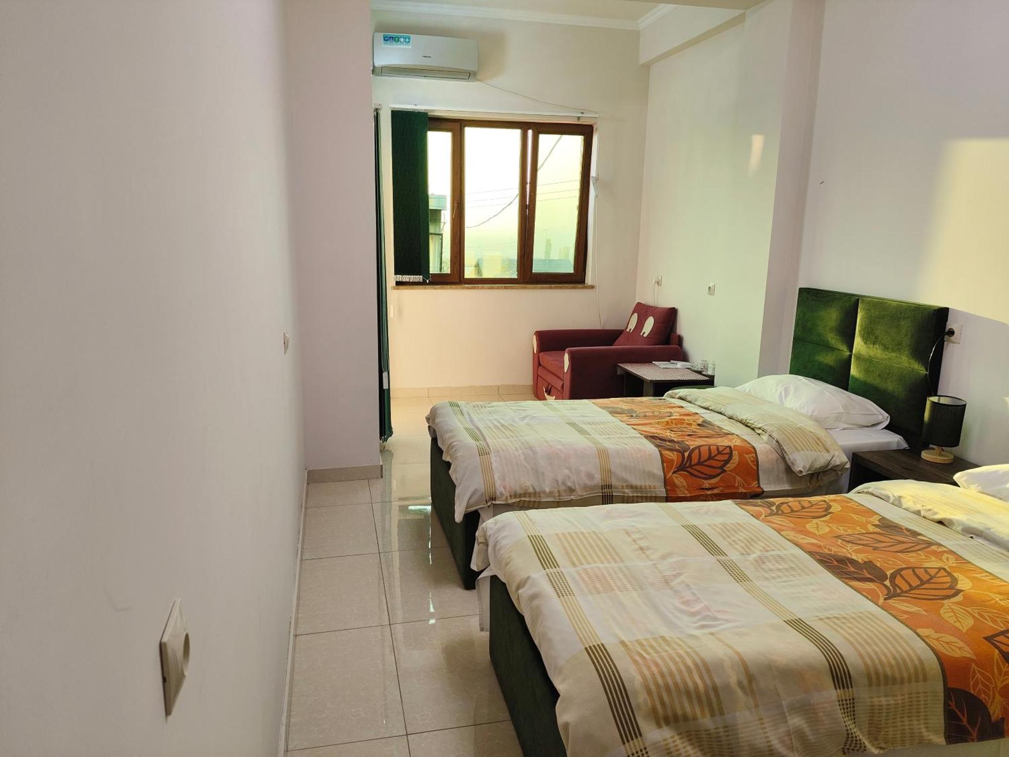 Apex Rest House Of 10 Rooms And Pool Γιερεβάν Εξωτερικό φωτογραφία