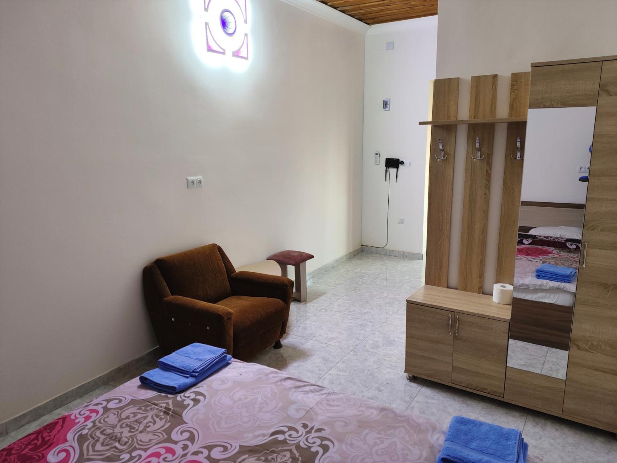 Apex Rest House Of 10 Rooms And Pool Γιερεβάν Εξωτερικό φωτογραφία