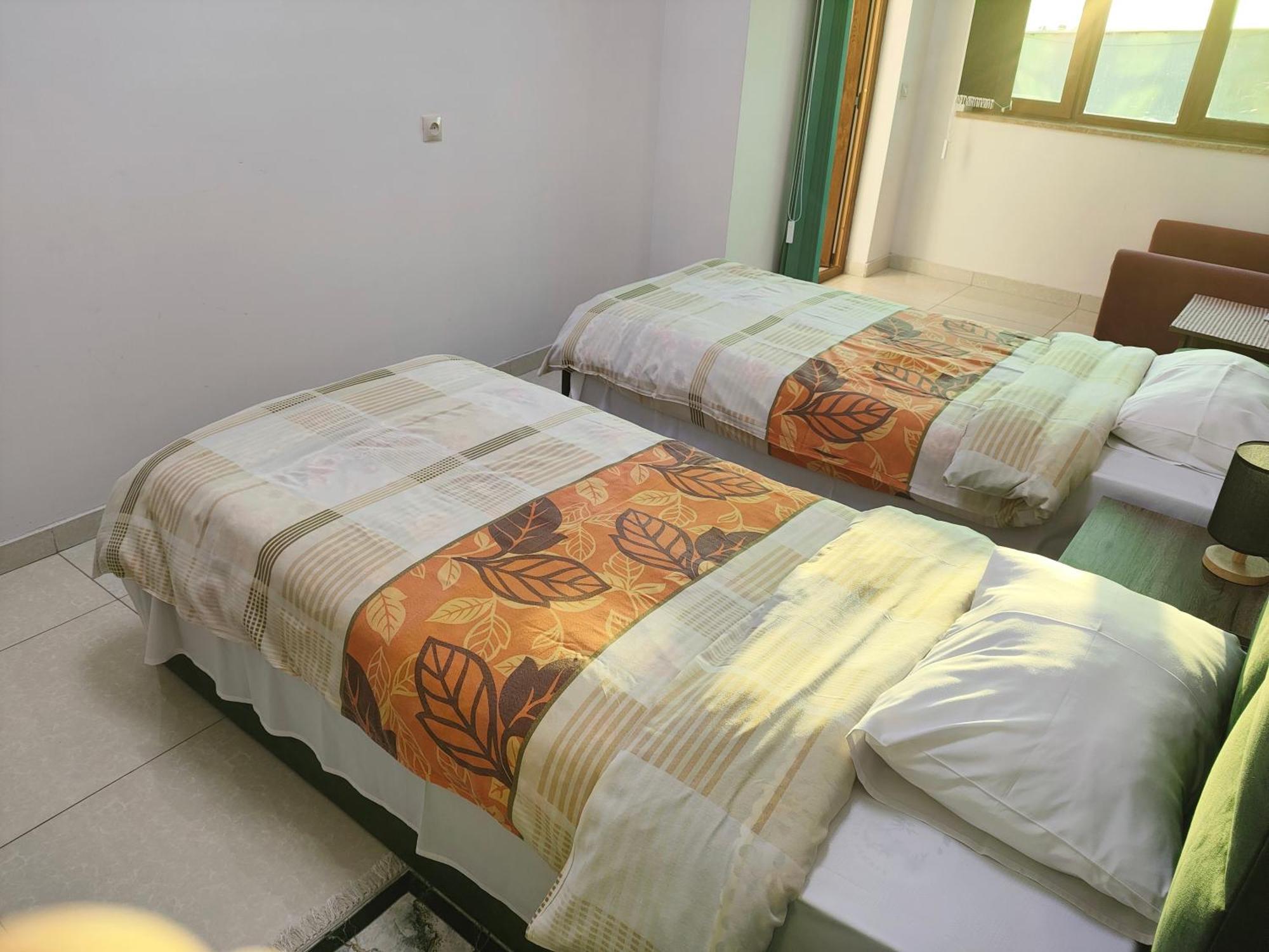 Apex Rest House Of 10 Rooms And Pool Γιερεβάν Εξωτερικό φωτογραφία