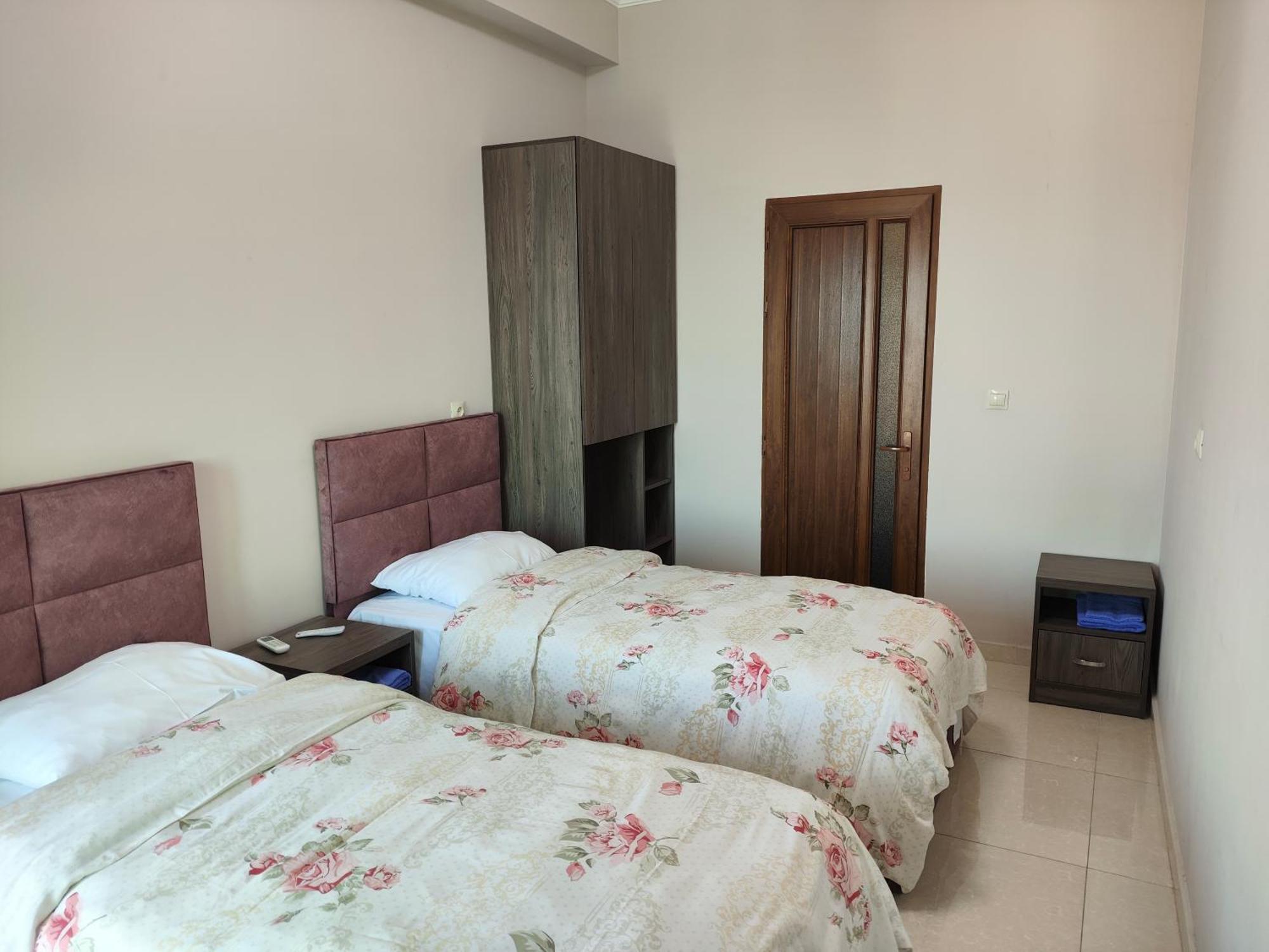 Apex Rest House Of 10 Rooms And Pool Γιερεβάν Εξωτερικό φωτογραφία