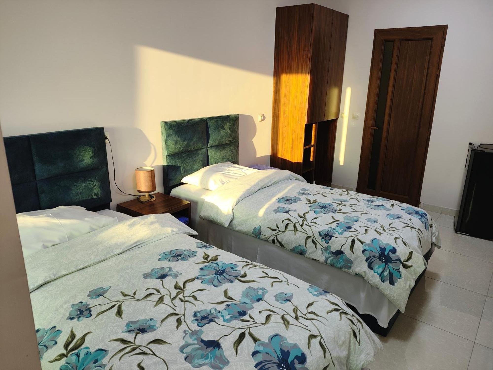 Apex Rest House Of 10 Rooms And Pool Γιερεβάν Εξωτερικό φωτογραφία