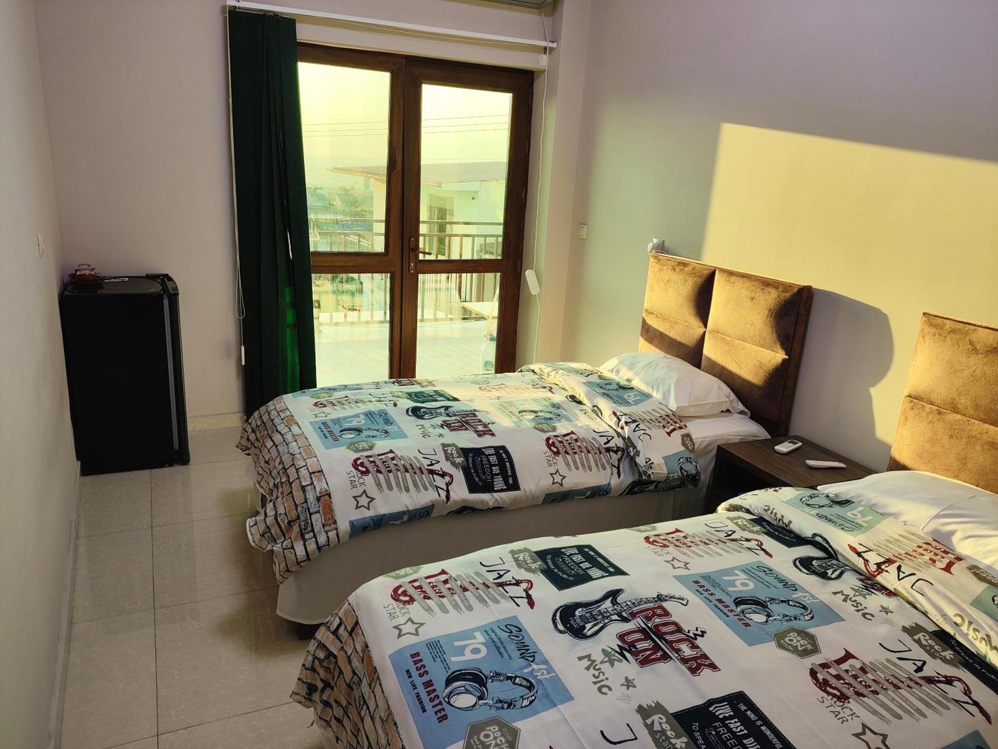 Apex Rest House Of 10 Rooms And Pool Γιερεβάν Εξωτερικό φωτογραφία