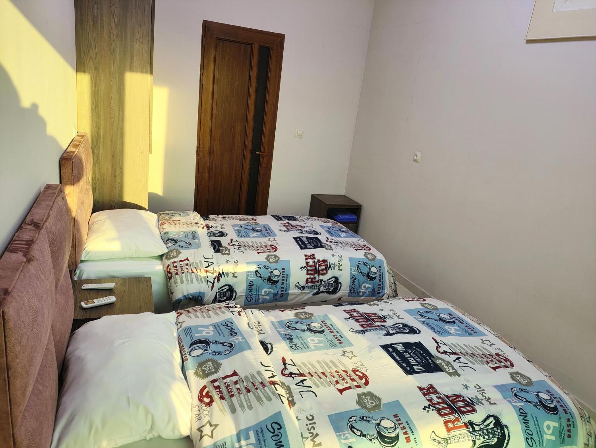 Apex Rest House Of 10 Rooms And Pool Γιερεβάν Εξωτερικό φωτογραφία