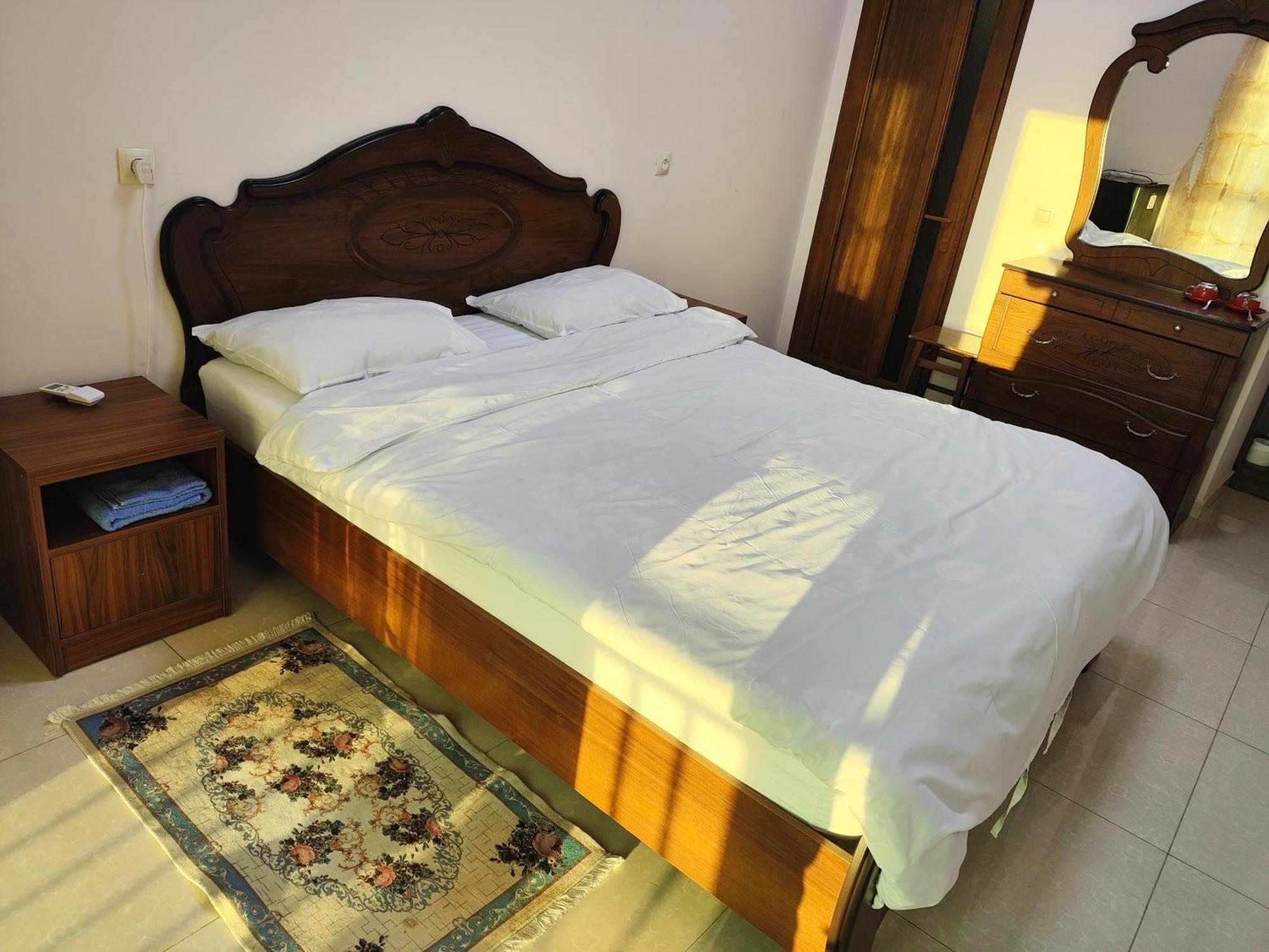 Apex Rest House Of 10 Rooms And Pool Γιερεβάν Εξωτερικό φωτογραφία