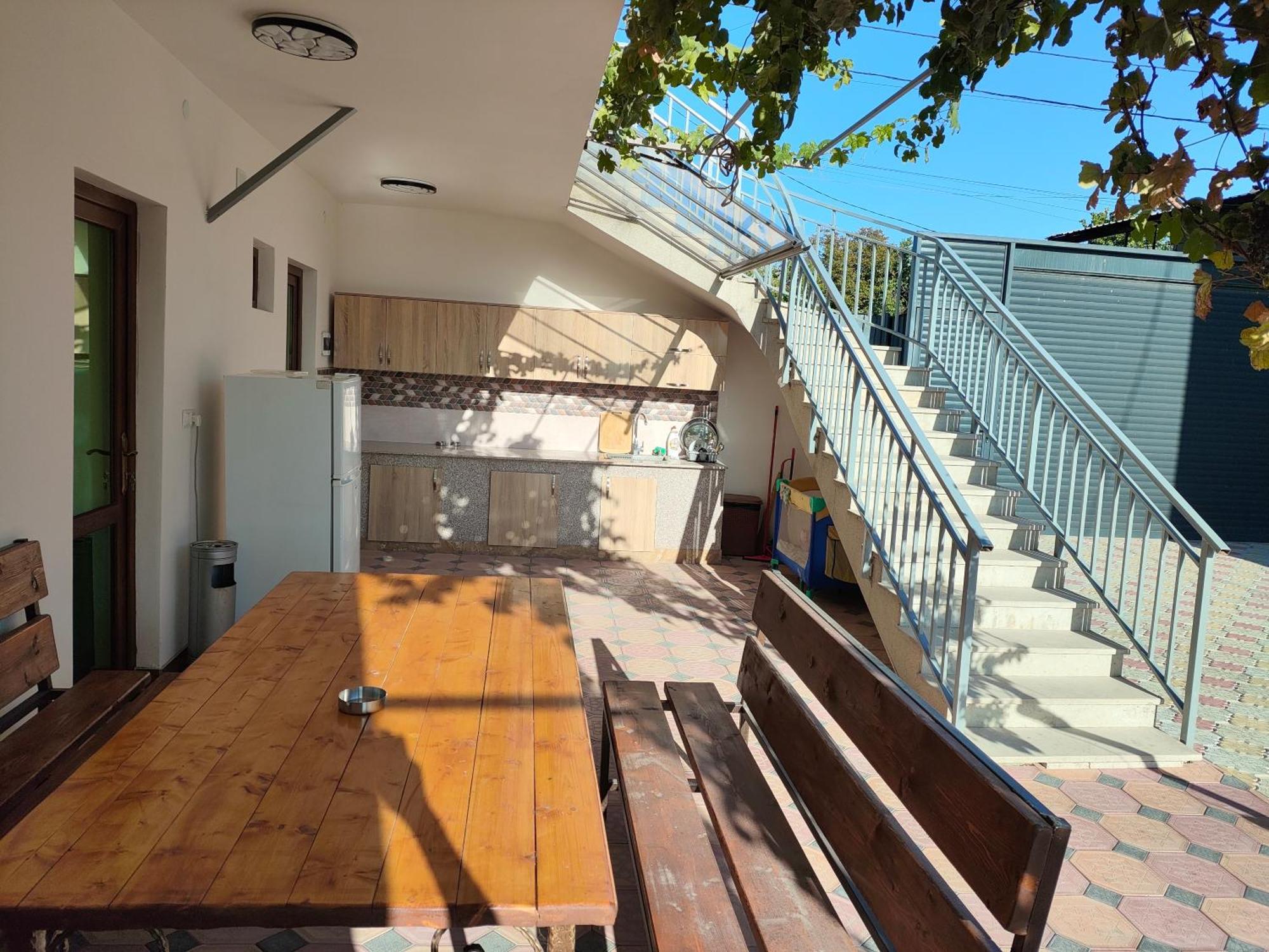 Apex Rest House Of 10 Rooms And Pool Γιερεβάν Δωμάτιο φωτογραφία