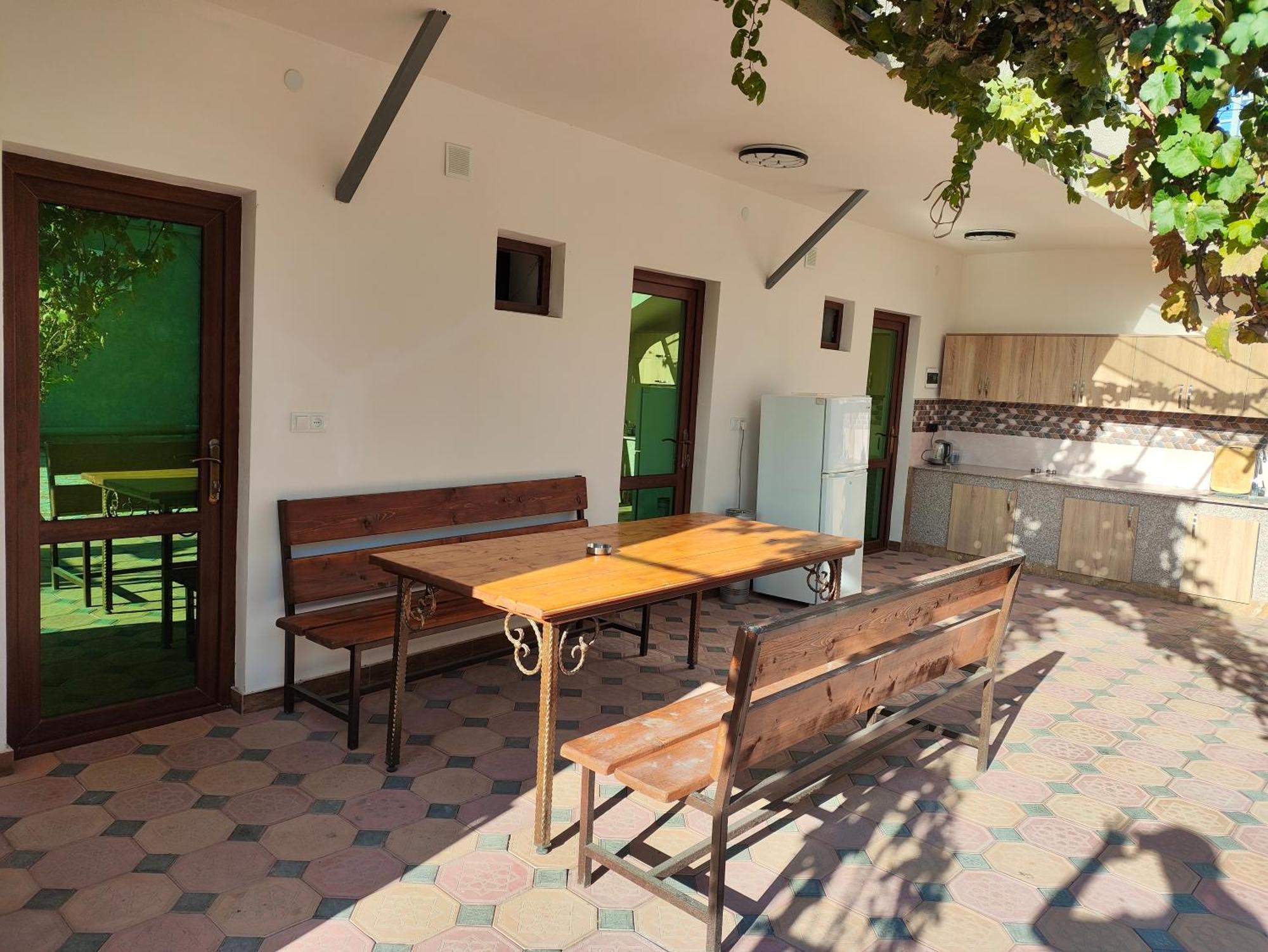 Apex Rest House Of 10 Rooms And Pool Γιερεβάν Εξωτερικό φωτογραφία